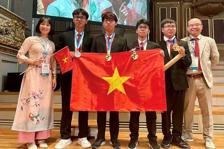 Học sinh Việt Nam đạt 32 huy chương Olympic khu vực và quốc tế
