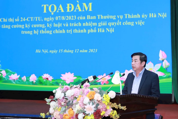 “Tự soi, tự sửa”, nâng cao tinh thần phục vụ