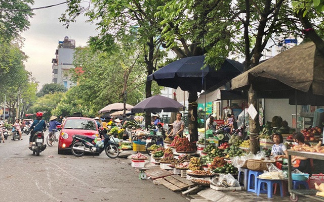 Sớm dẹp bỏ chợ tạm tại Khu đô thị Thành phố giao lưu