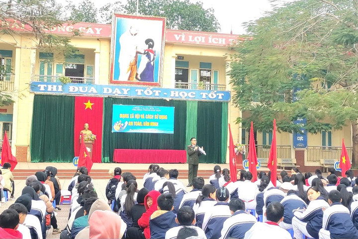 Sơn Tây: Tuyên truyền Luật An ninh mạng cho gần 600 giáo viên, học sinh