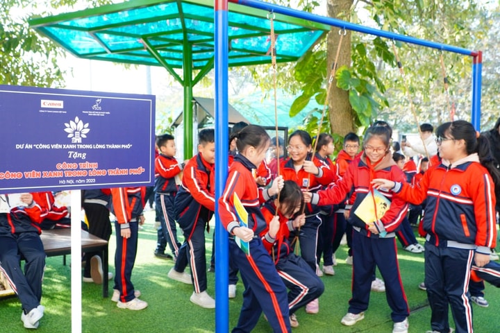 Bàn giao 3 "Công viên xanh trong lòng thành phố"