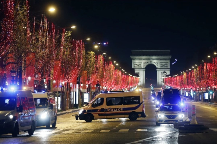 Pháp huy động 95.000 cảnh sát thắt chặt an ninh đêm giao thừa