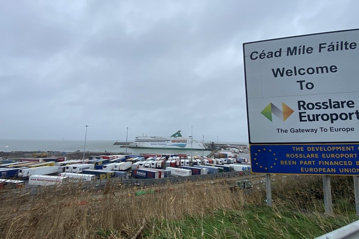 Bộ Ngoại giao thông tin về việc 3 người Việt Nam nhập cư lậu trong container tại Ireland