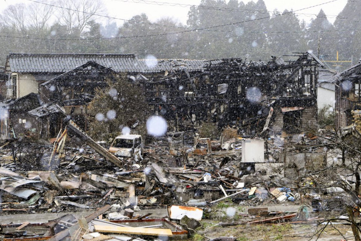 Sóng thần sau động đất phá hủy nhiều hạ tầng của Nhật Bản