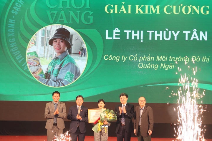 Tôn vinh và trao giải cho 40 công nhân vệ sinh môi trường tiêu biểu toàn quốc