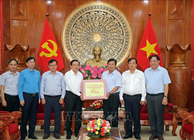 Trưởng ban Nội chính Trung ương Phan Đình Trạc thăm, chúc Tết tại Cà Mau