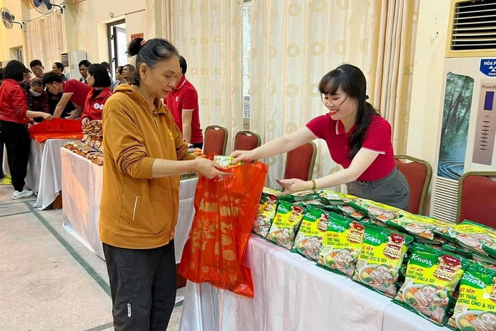 Huyện Sóc Sơn trao 227 suất quà Tết cho gia đình khó khăn