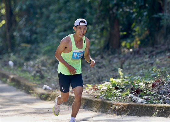 Hoàng Nguyên Thanh phá kỷ lục marathon quốc gia ở giải châu Á