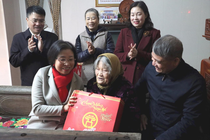 Lãnh đạo thành phố Hà Nội thăm, tặng quà Tết tại huyện Phú Xuyên