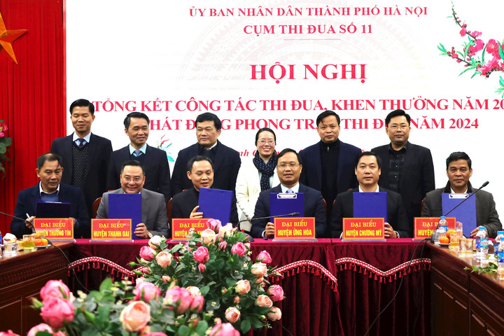 Đề nghị Chính phủ tặng Cờ thi đua cho huyện Phú Xuyên