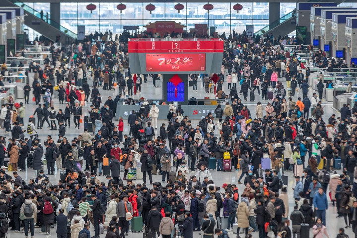Lưu lượng người về quê ăn Tết năm 2024 tại Trung Quốc lớn chưa từng có