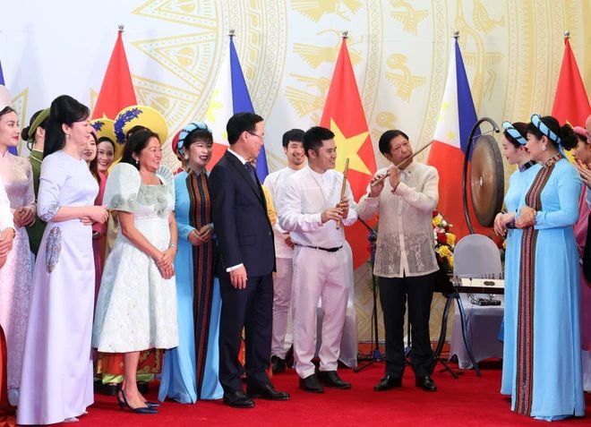 Chủ tịch nước Võ Văn Thưởng chủ trì chiêu đãi trọng thể Tổng thống Philippines