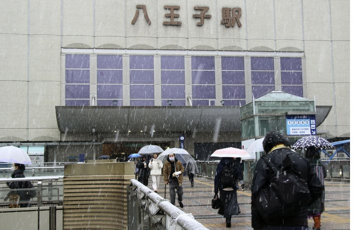 Nhật Bản: Tuyết rơi dày đặc ở khu vực Tokyo, giao thông bị gián đoạn