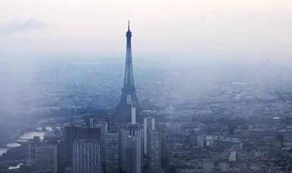 Tháp Eiffel đóng cửa do đình công