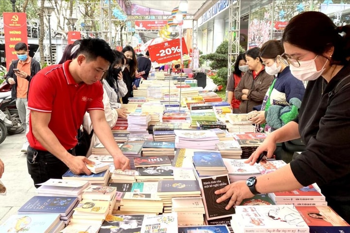 Phong phú, sôi nổi các phiên chợ và hội sách khuyến đọc tại Hà Nội