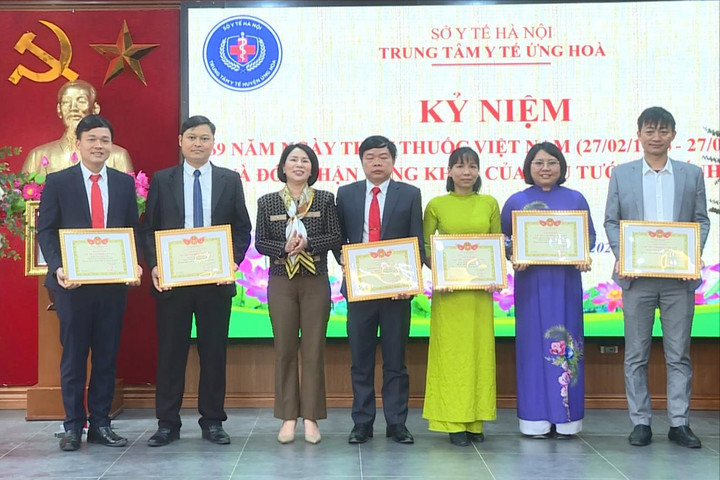 Trung tâm Y tế huyện Ứng Hòa nhận Bằng khen của Thủ tướng Chính phủ