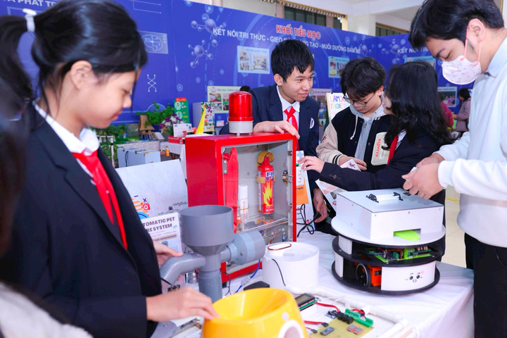 Học sinh Hoàn Kiếm sôi nổi hưởng ứng Ngày hội công nghệ thông tin và STEM