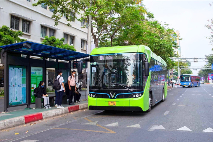 TP Hồ Chí Minh: Tuyến buýt điện có trợ giá ngày càng thu hút hành khách