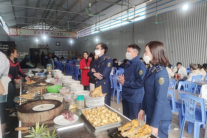 Quản chặt hàng quán "thời vụ”