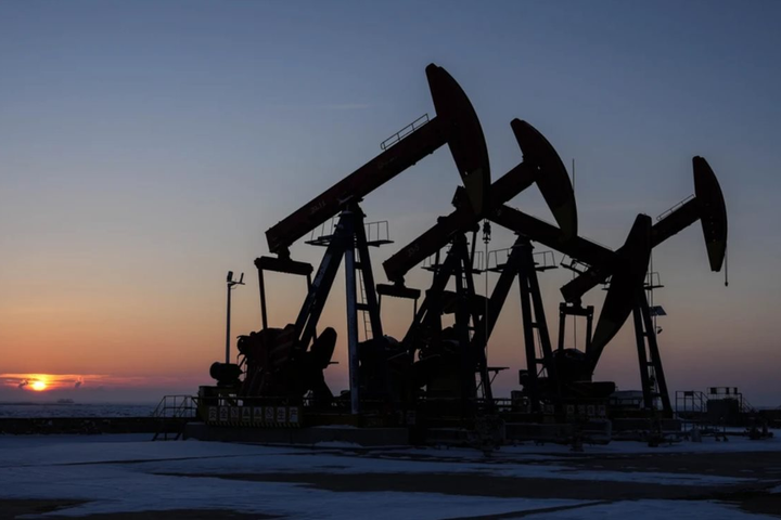 Giá dầu tăng cao nhất trong 4 tháng