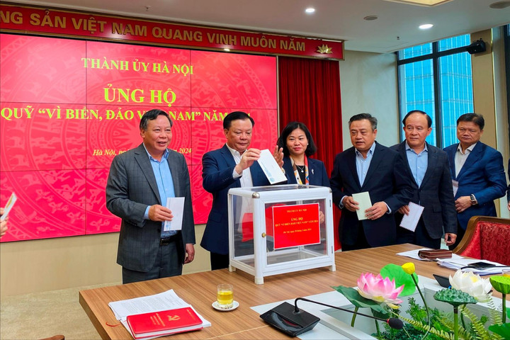 Lãnh đạo Thành ủy Hà Nội ủng hộ Quỹ "Vì biển, đảo Việt Nam" năm 2024