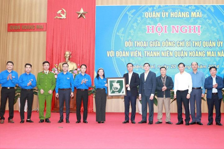 Bí thư Quận ủy Hoàng Mai đối thoại với đoàn viên, thanh niên