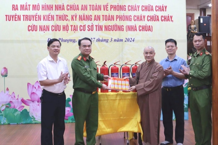 Đan Phượng ra mắt mô hình “Nhà chùa an toàn về phòng cháy, chữa cháy”