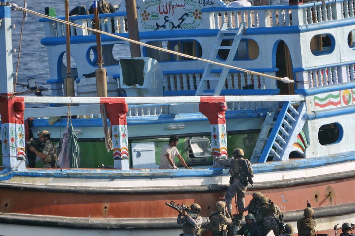 Hải quân Ấn Độ giải cứu tàu cá Iran bị cướp biển tấn công