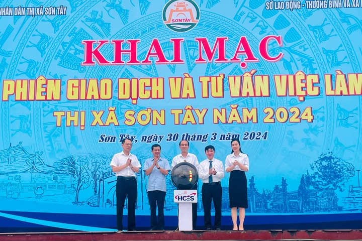 Phiên giao dịch và tư vấn việc làm thị xã Sơn Tây: Đặc sắc các hoạt động hướng nghiệp, FV 88 NỔ HŨ SLOT việc làm