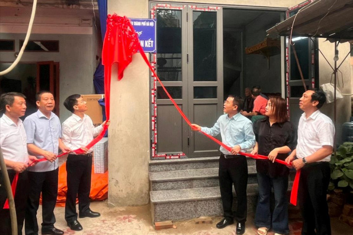 Trao hỗ trợ xây mới, sửa nhà cho 9 hộ nghèo, cận nghèo huyện Sóc Sơn