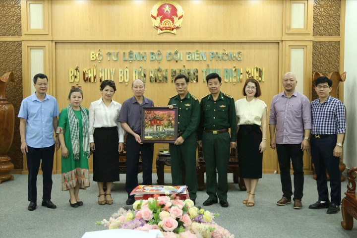 Hội Nhà báo TP Hà Nội thăm, làm việc với Bộ Chỉ huy Bộ đội Biên phòng tỉnh Điện Biên