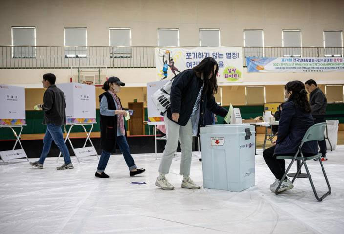 Tổng tuyển cử ở Hàn Quốc: Tỷ lệ cử tri đi bỏ phiếu đạt 64,1%