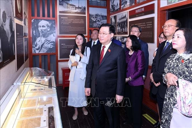 Chủ tịch Quốc hội Vương Đình Huệ thăm Khu di tích lịch sử Chủ tịch Hồ Chí Minh tại thành phố Côn Minh, tỉnh Vân Nam, Trung Quốc