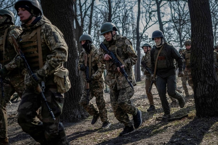 Quốc hội Ukraine thông qua dự luật mới về quân dịch gây tranh cãi