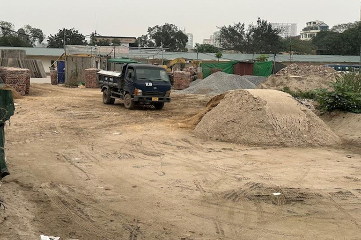 Đã xử lý điểm tập kết vật liệu xây dựng tự phát tại phường Định Công