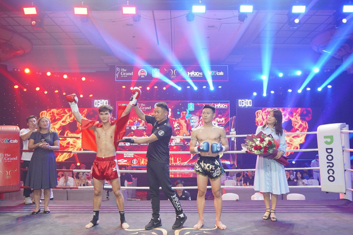 Võ sĩ Quang Huy, Phương Thủy thắng áp đảo tại Giải kickboxing quốc tế