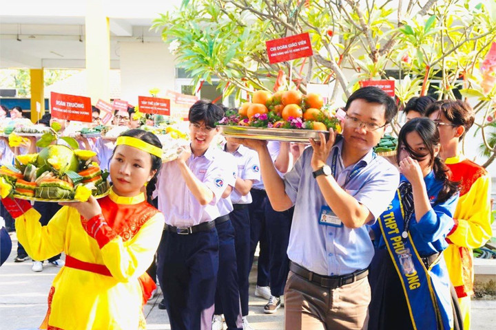 TP Hồ Chí Minh: Nhiều hoạt động tưởng nhớ công lao các vua Hùng trong trường học