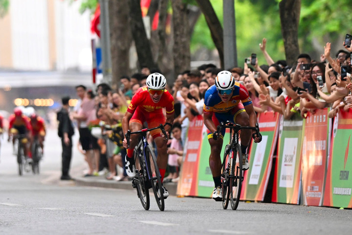 Trần Tuấn Kiệt giành Áo vàng chặng 1 cuộc đua xe đạp về Điện Biên Phủ