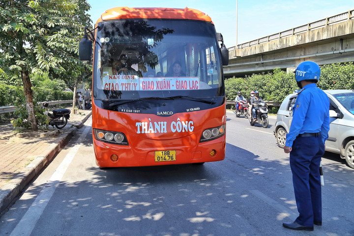 Hà Nội đề nghị các tỉnh phối hợp xử lý gần 50 xe khách chạy sai hành trình