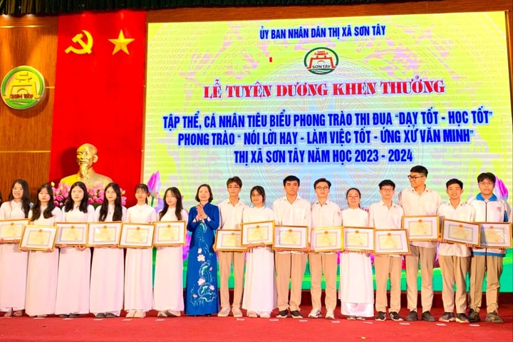 Sơn Tây: Khen thưởng 11 tập thể, 263 giáo viên, học sinh có thành tích xuất sắc trong năm học 2023-2024