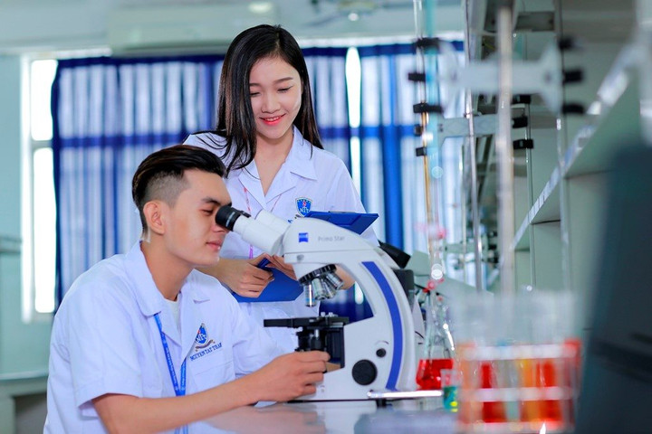 Nhiều trường đại học phía Nam công bố mức học phí đào tạo nhóm ngành sức khoẻ