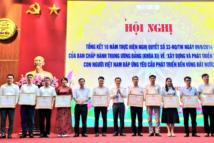 Sơn Tây: 25 tập thể, cá nhân được khen thưởng trong xây dựng phát triển văn hóa