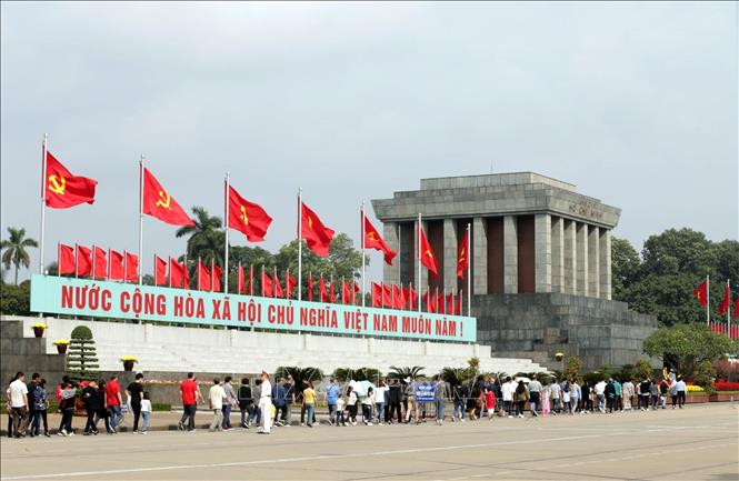 Tạm ngừng tổ chức lễ viếng Chủ tịch Hồ Chí Minh để tu bổ Lăng từ ngày 10-6