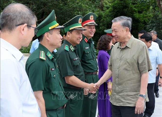 Chủ tịch nước Tô Lâm thăm cán bộ, chiến sĩ Đồn Biên phòng Cửa khẩu Sóc Giang (Cao Bằng)