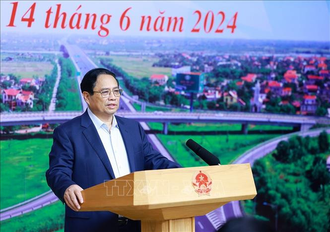 Thủ tướng Phạm Minh Chính: Giải quyết dứt điểm vấn đề vật liệu san lấp tại các dự án đường bộ cao tốc