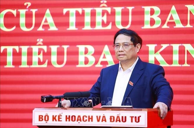 Thủ tướng Phạm Minh Chính dự buổi làm việc giữa hai Tổ Biên tập của Tiểu ban Văn kiện và Tiểu ban Kinh tế - Xã hội