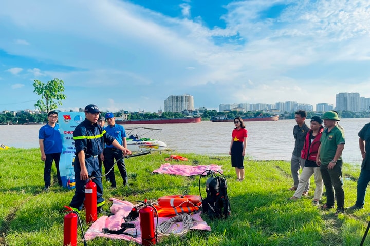 Tập huấn kỹ năng phòng cháy, chữa cháy, cứu hộ, cứu nạn cho gần 200 tình nguyện viên