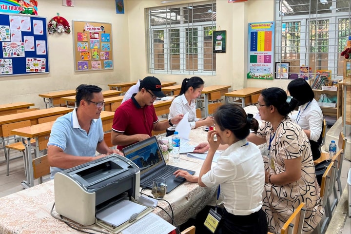 Từ 0h ngày mai 7-7, phụ huynh Hà Nội đăng ký tuyển sinh vào lớp 6