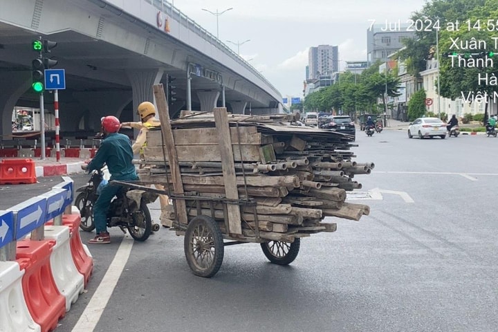 Tạm giữ gần 800 xe ba bánh tự chế và xe máy cơi nới chở hàng cồng kềnh