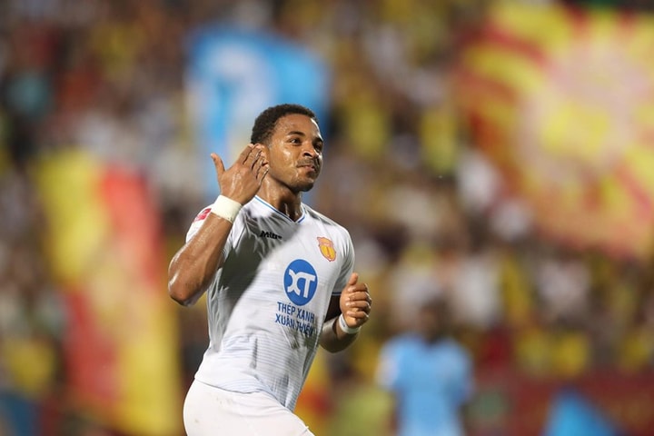 Tiền đạo Rafaelson lập “hat-trick” giải thưởng cá nhân tại V.League Awards 2023-2024